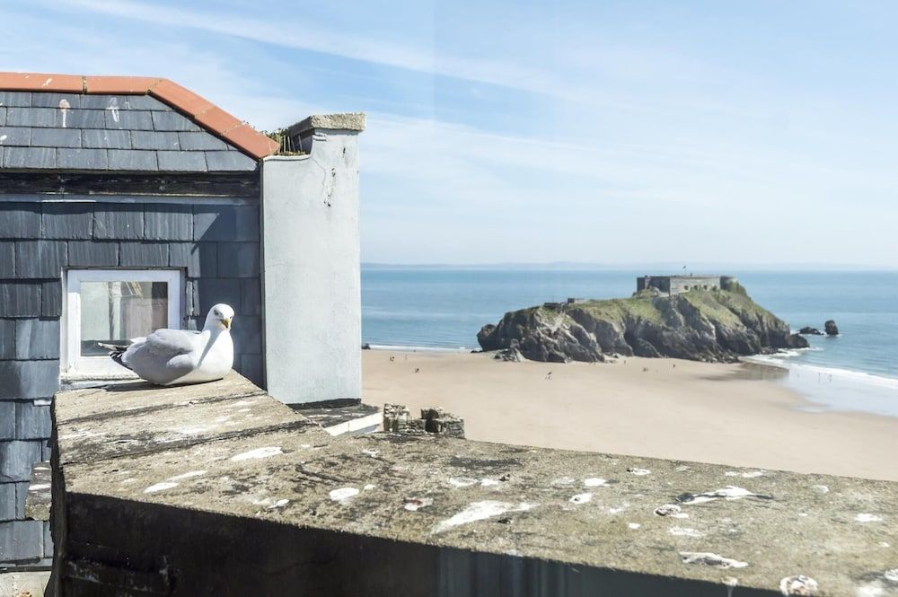 The Penthouse - Luxury 1 Bed - Panorama - Tenby 1