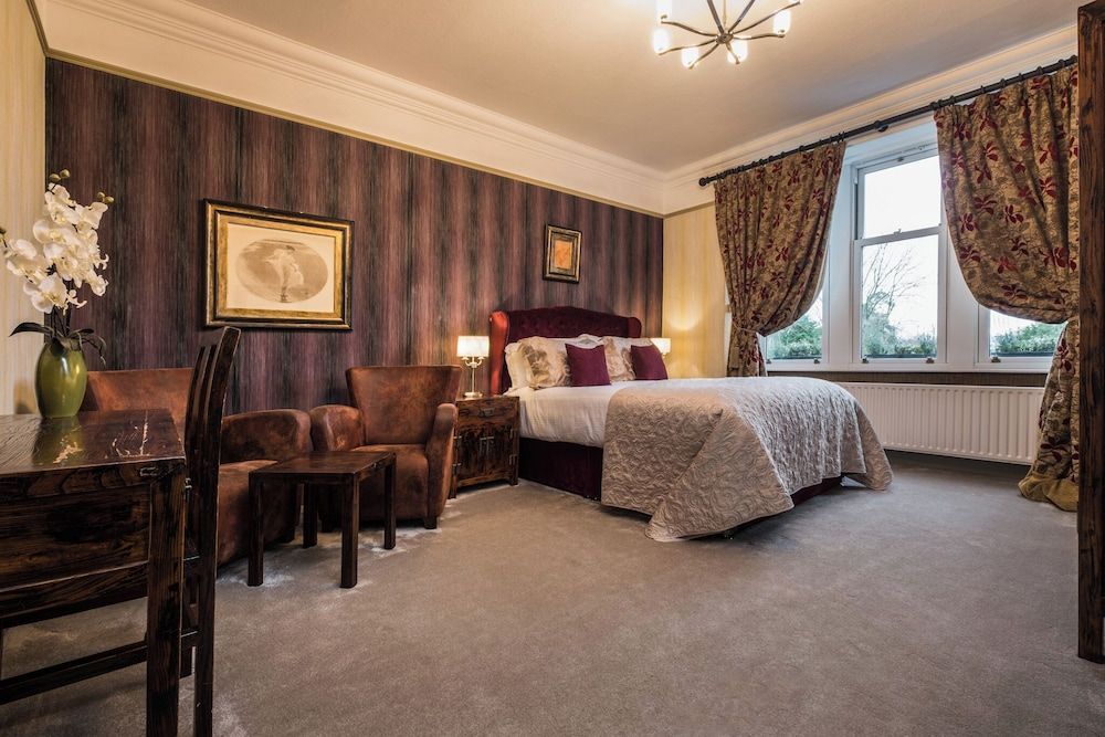 The Howbeck & The Retreat 5min to Lake, Restaurants & to the free Hydro Wellness Club 2