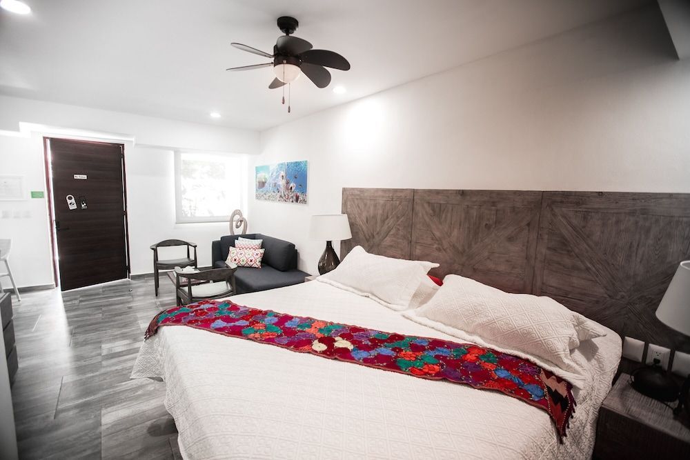 Hotel Paradise Suites 1