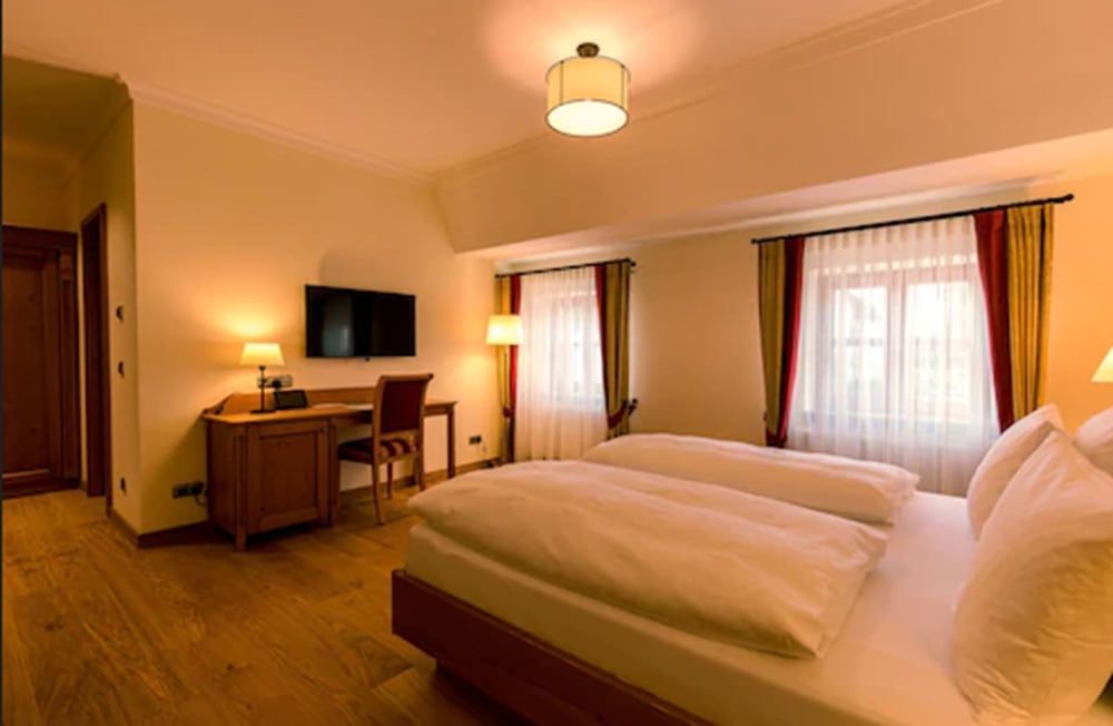 Hotel & Gaststätte zum Erdinger Weißbräu 1