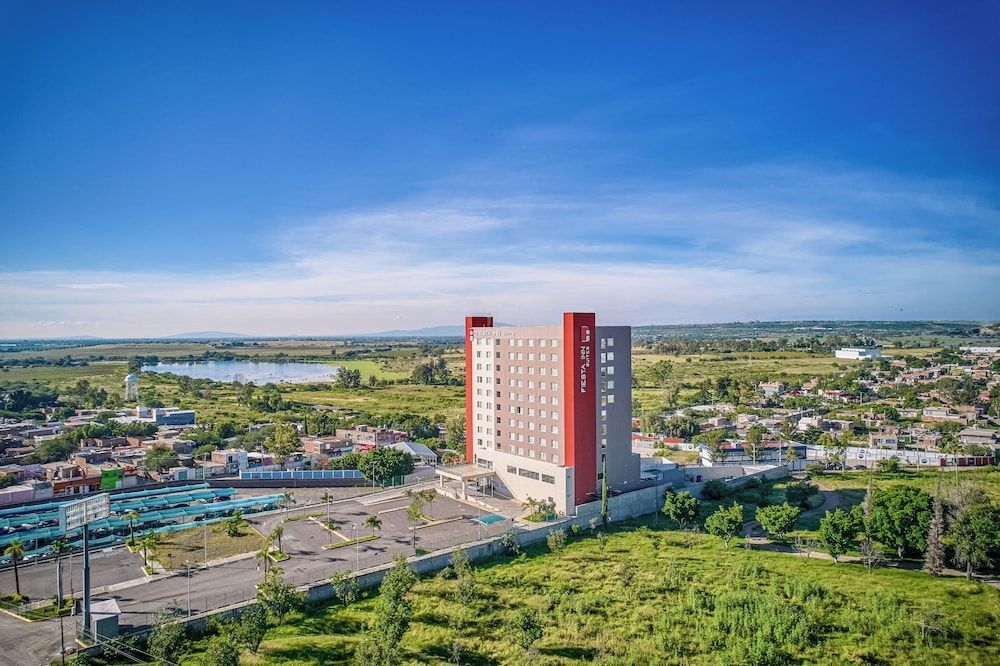 Fiesta Inn Suites Aeropuerto del Bajío 1