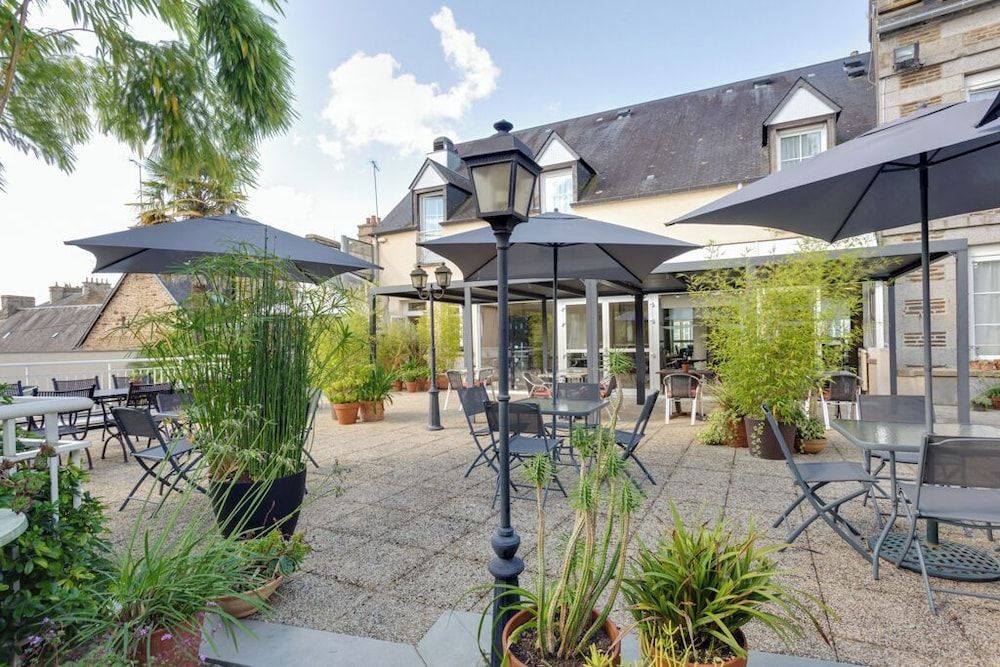 Brit Hotel le Cygne 1