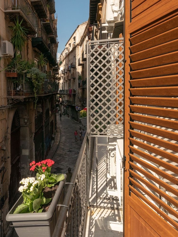 San Francesco Rooms and Apartment with Terrace in Palermo Locazione Turistica 1
