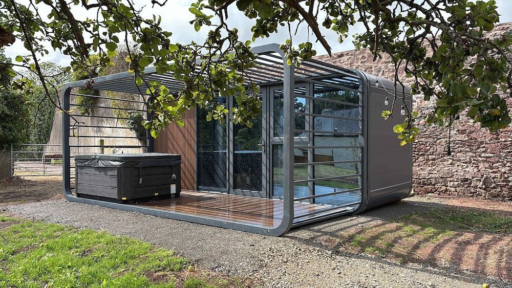 Glamping Pod with a Hot Tub in Orchard 1