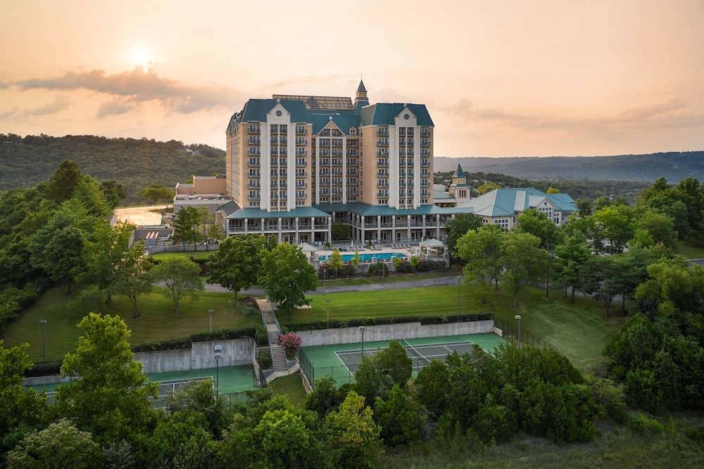 Chateau on the Lake Resort Spa and Convention Center 1