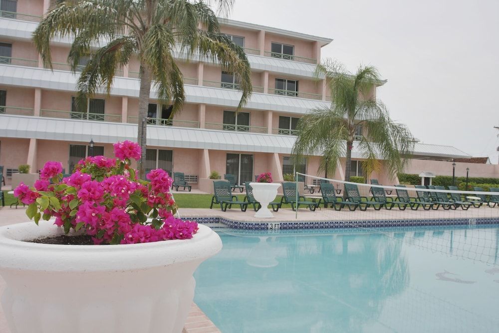 Castaways Resort and Suites 1