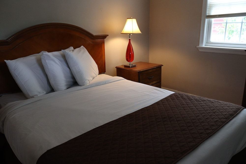 The Burgundy Inn Hotel and Apartments 1