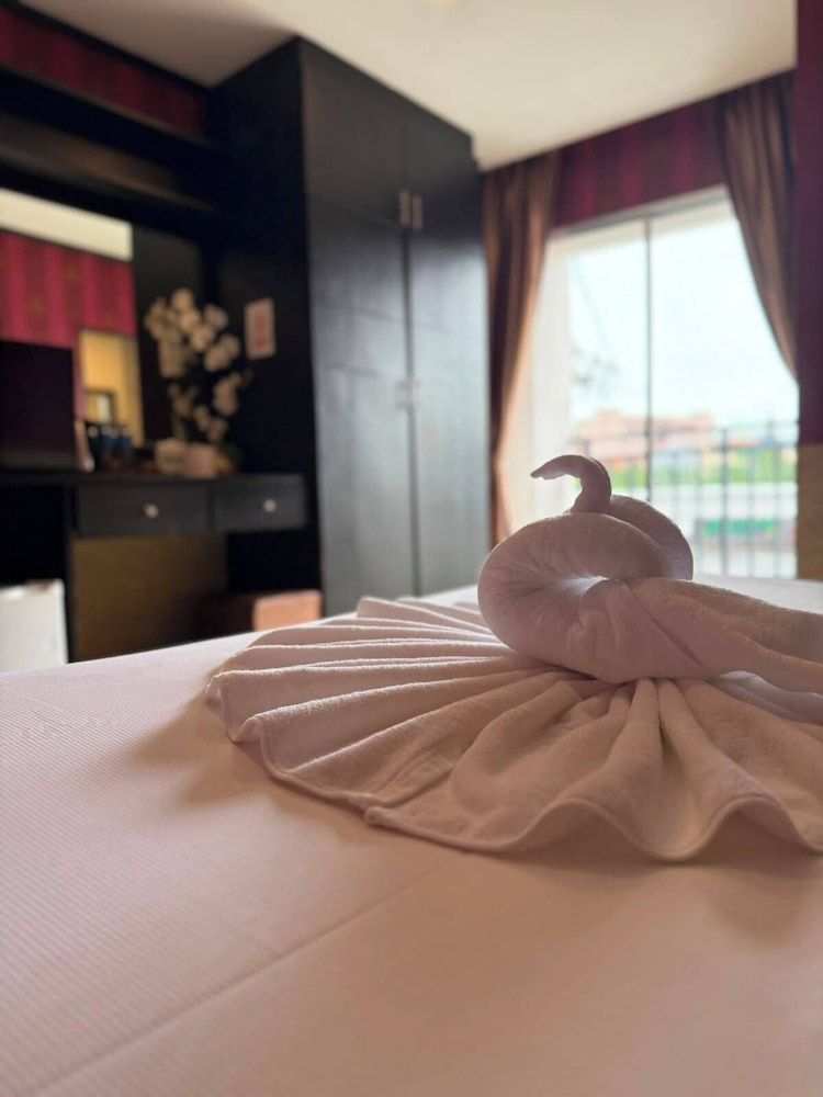 Sereneburi Patong Hotel 1