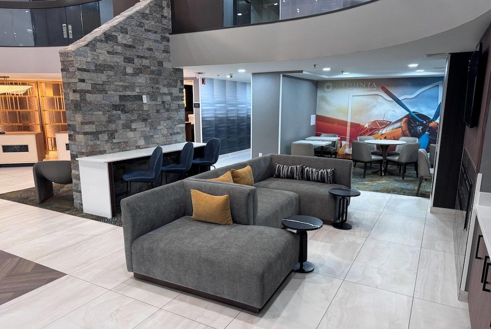 La Quinta Inn & Suites by Wyndham Miamisburg Dayton South 2