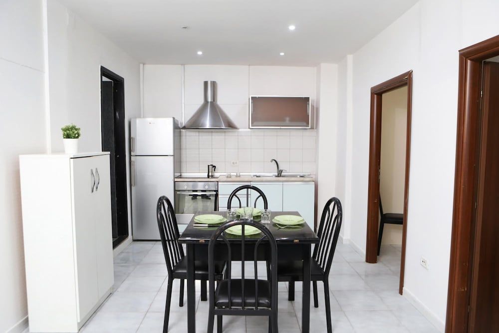 Napoli Centrale Budget Apartment 1