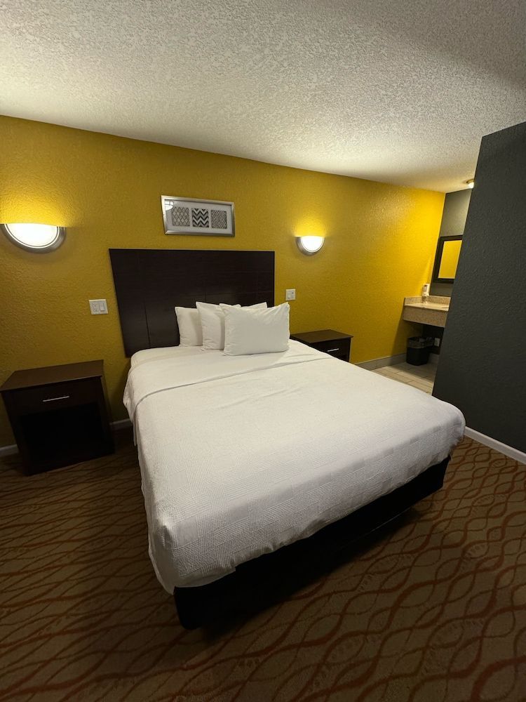 Cozy Rest Motel 1