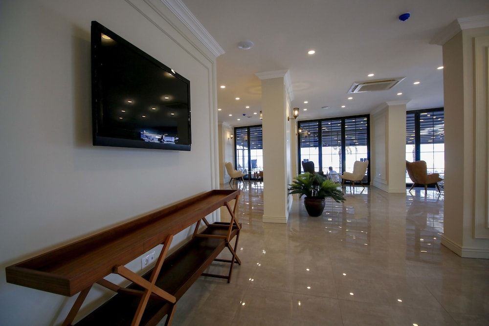 Aurasia Beach Hotel 1