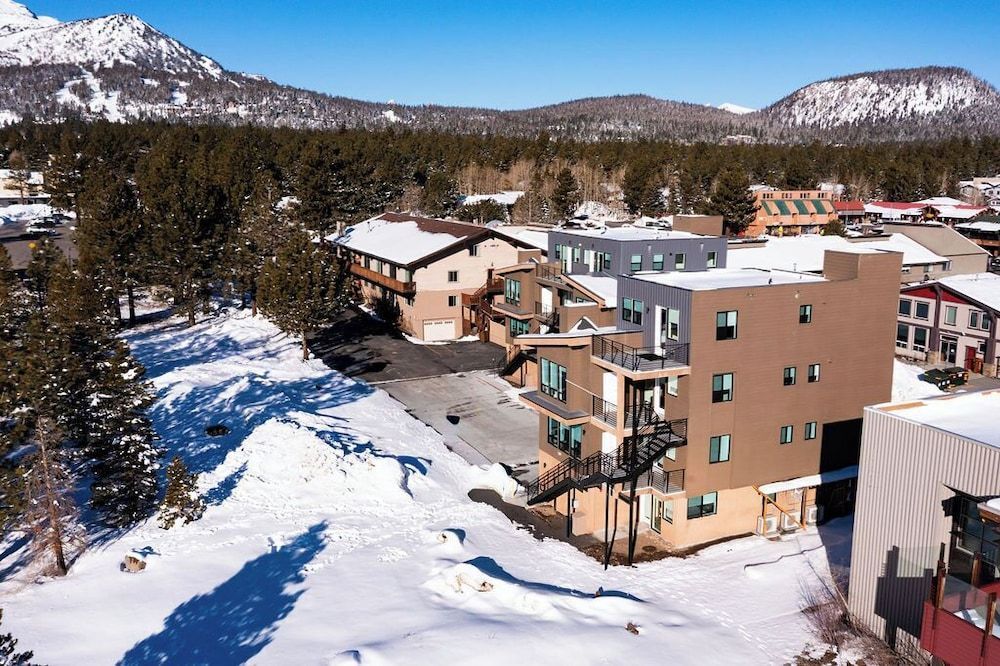 The Mammoth Creek Inn 1