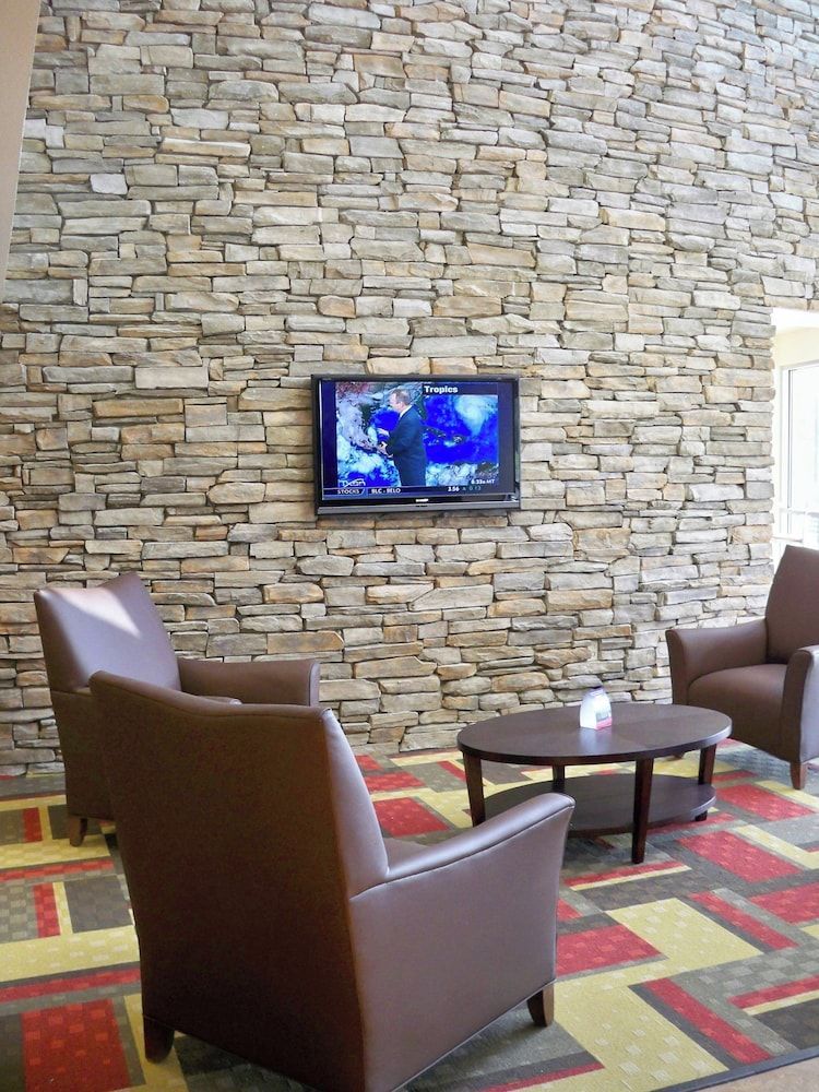 Red Roof Inn & Suites Beaumont 2
