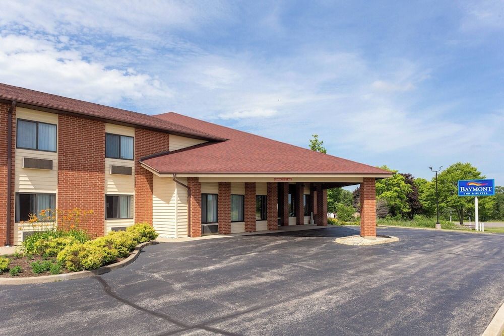 Baymont by Wyndham Harvard 1