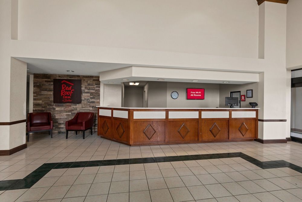 Red Roof Inn & Suites Newnan 2