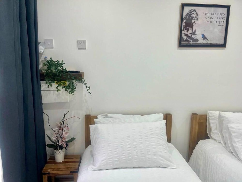 Great Studio near Luton Airport - SUPER HOST 3 YEARS RUNNING! 2