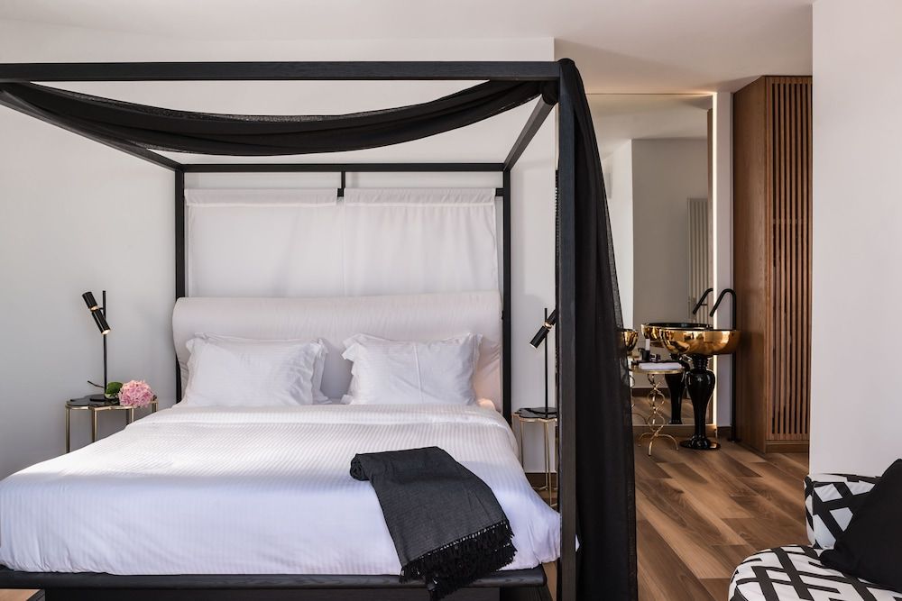 Nefeles Luxury Suites 2