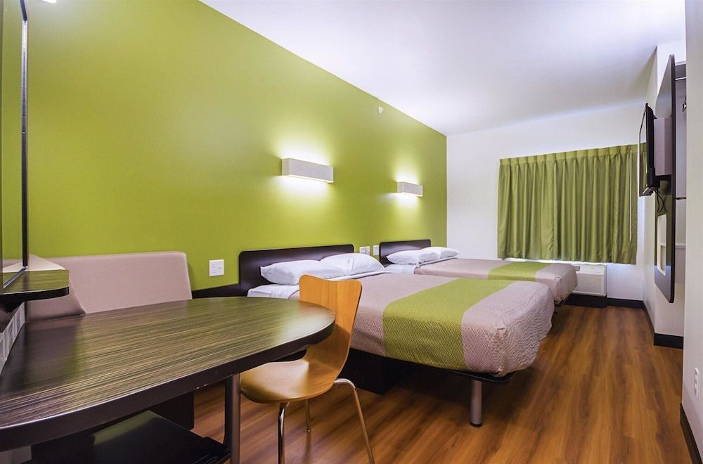 Days Inn by Wyndham South Bend/Notre Dame 1