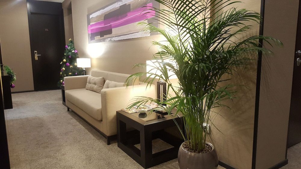 Dominic Smart & Luxury Suites - Republic Square 2