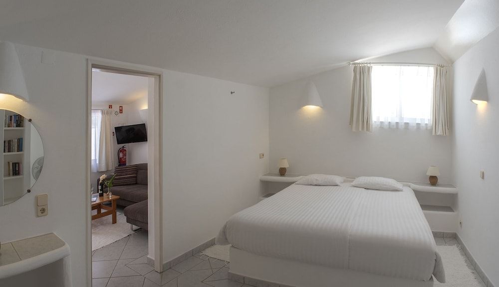 Peaceful One-Bedroom Apartment in Praia da Luz 1