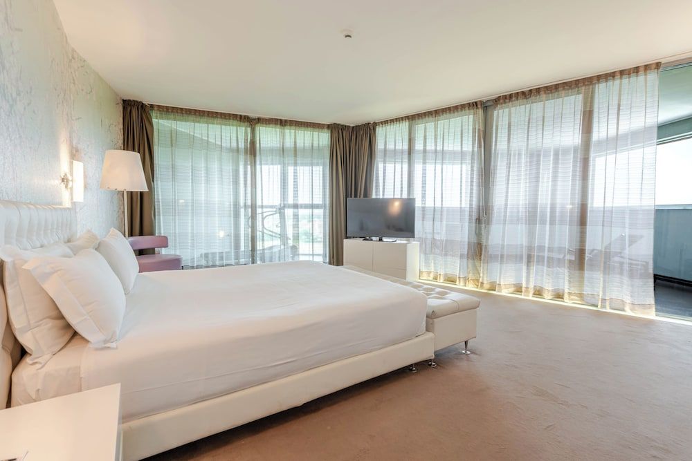 Hotel For You 1