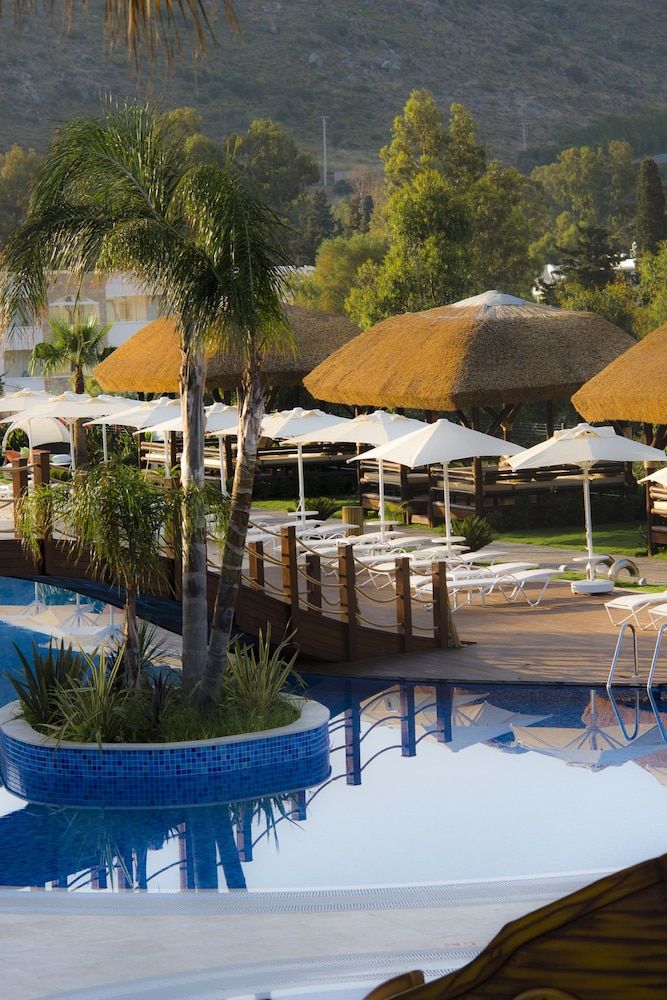 Bellazure Hotel 1
