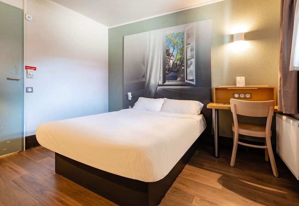 B&B HOTEL Grenoble Université 1 1