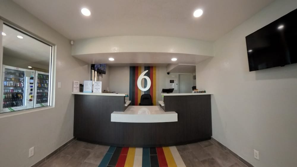Motel 6 Conroe, TX 2