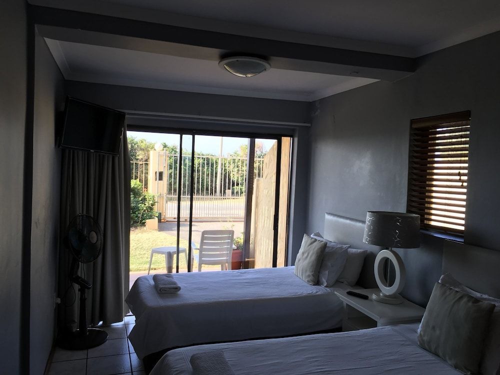 Glenashley Beach Accommodation - B&B and Backpackers 2