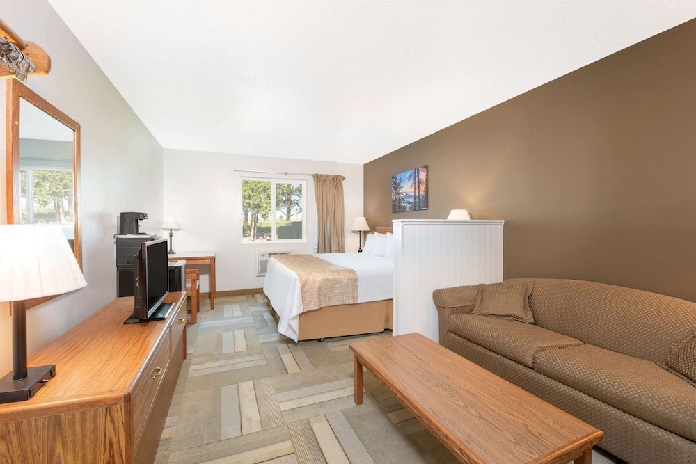 Travelodge by Wyndham Spearfish 1