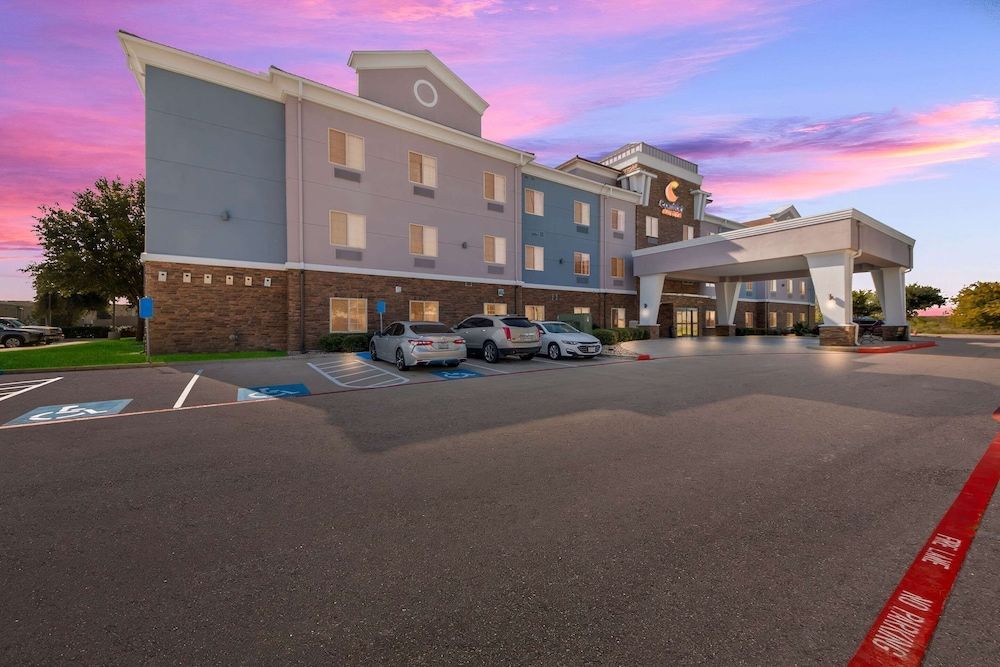 Comfort Suites Bastrop 1