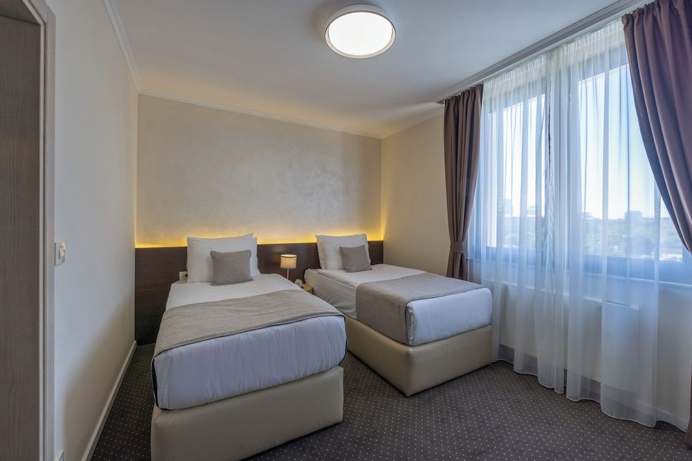 Nobel West Hotel 1