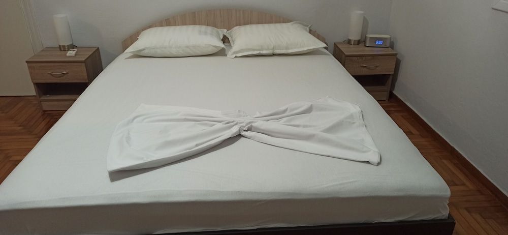 2 Bed Flat - Sleeps 5 - Parking - Wifi 2