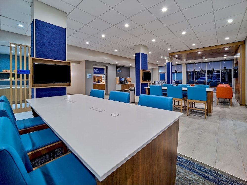 Holiday Inn Express & Suites HUNTSVILLE – SPACE CENTER by IHG 2