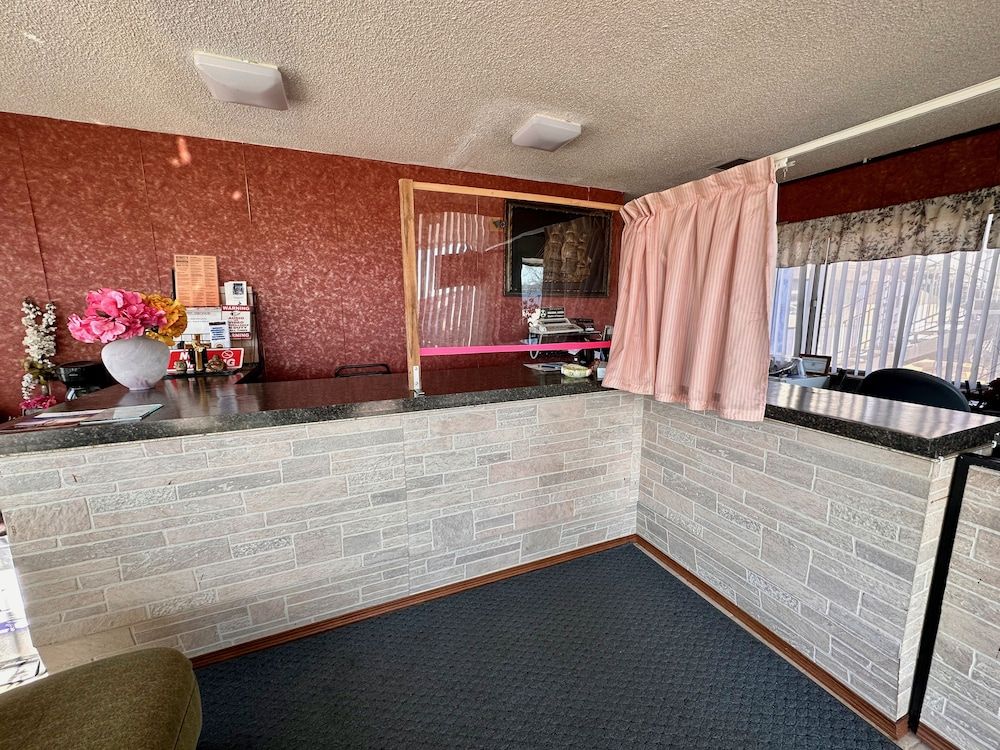 The Hastings Inn Salina 2