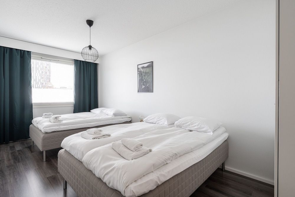 1BR next to Railway Station & Nokia Arena 2