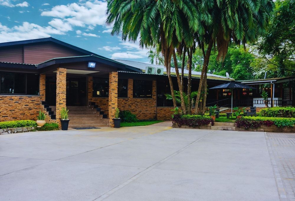 Casa Mia Lodge & Restaurant 1