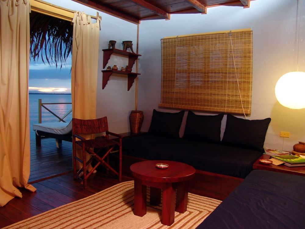 Punta Caracol Acqua Lodge 2