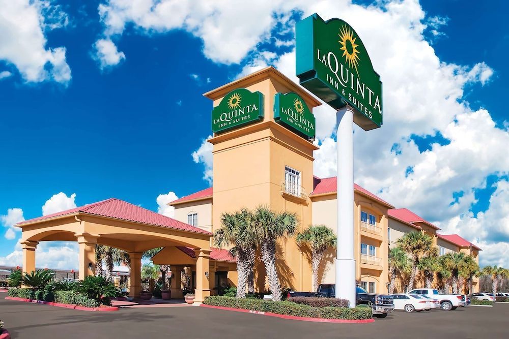 La Quinta Inn & Suites by Wyndham Beaumont West 1