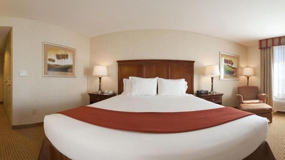 Holiday Inn Express & Suites PORTERVILLE by IHG 2