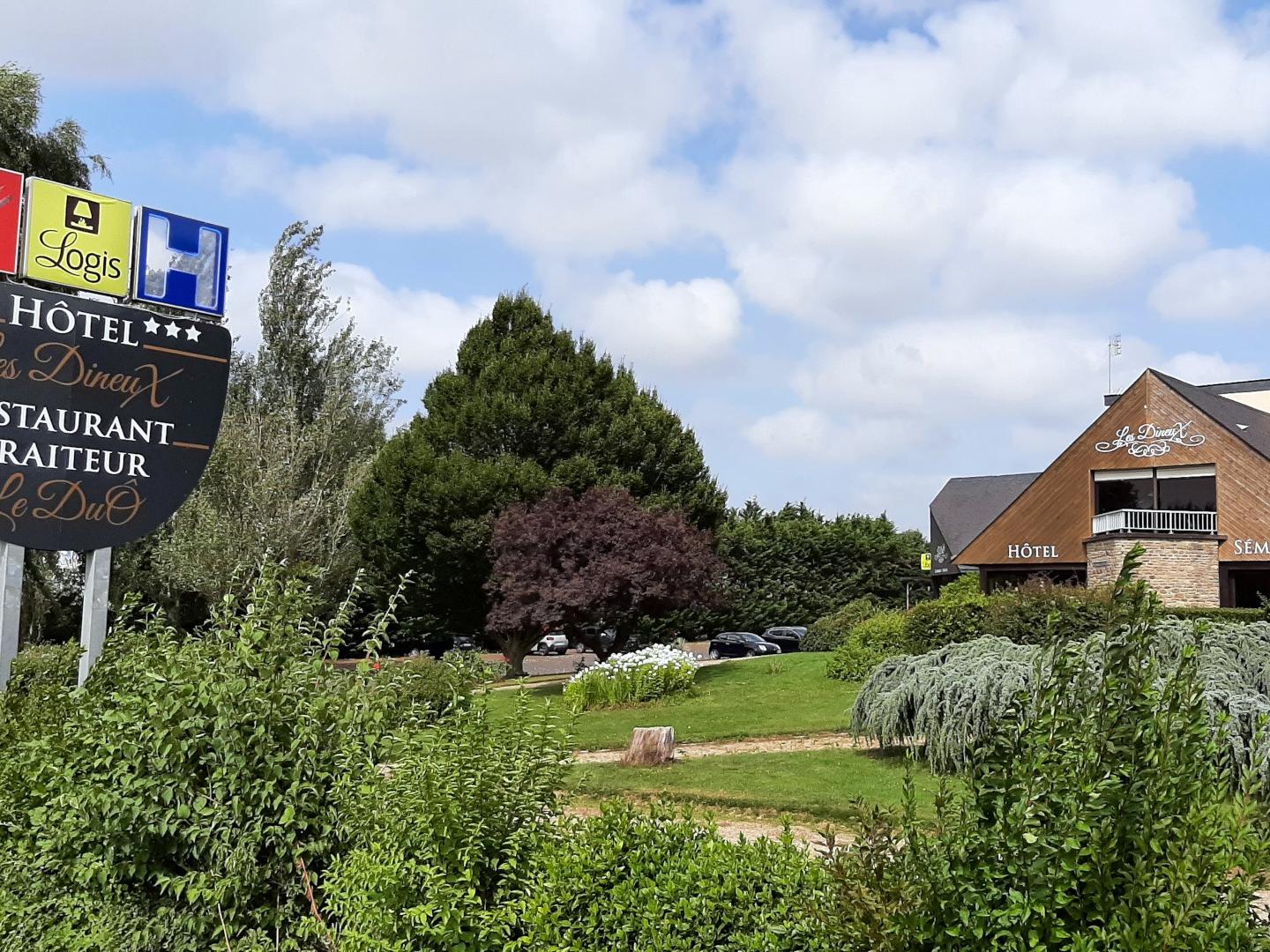 Les Dineux Village 2