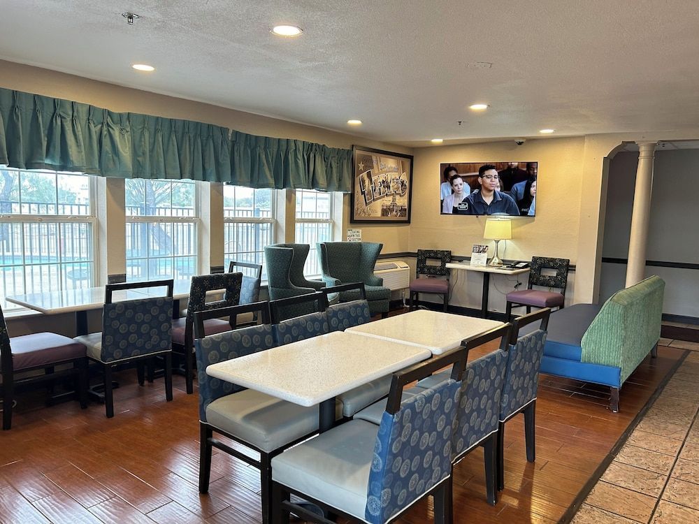 Super 8 by Wyndham San Antonio/Fiesta 2