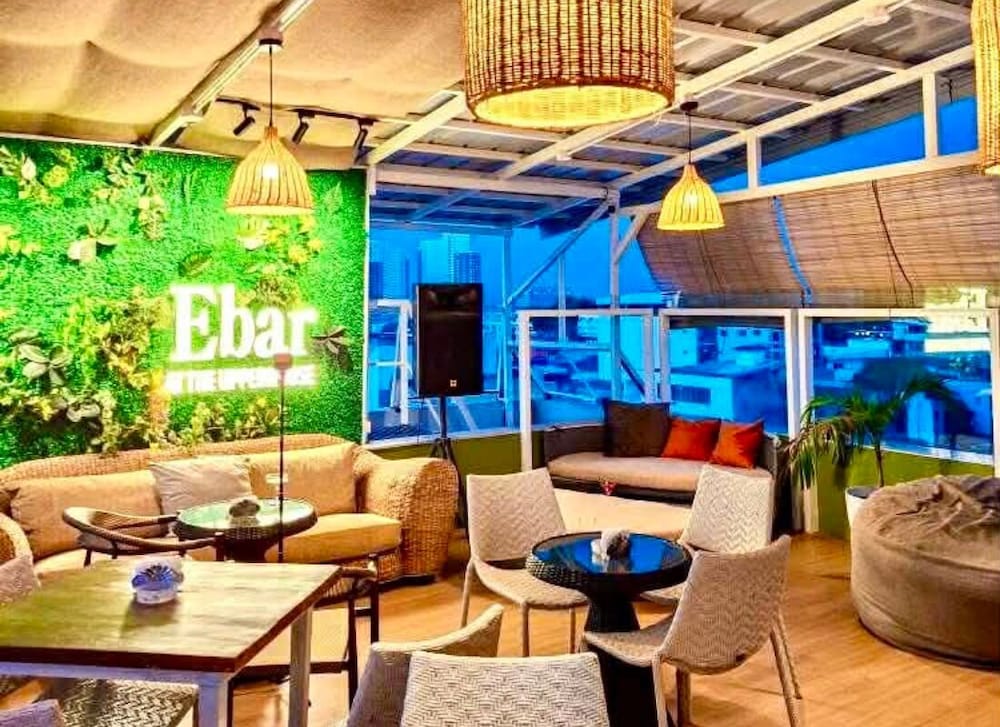 The Upperhouse Hotel – Boutique Stay with City & River Views 1