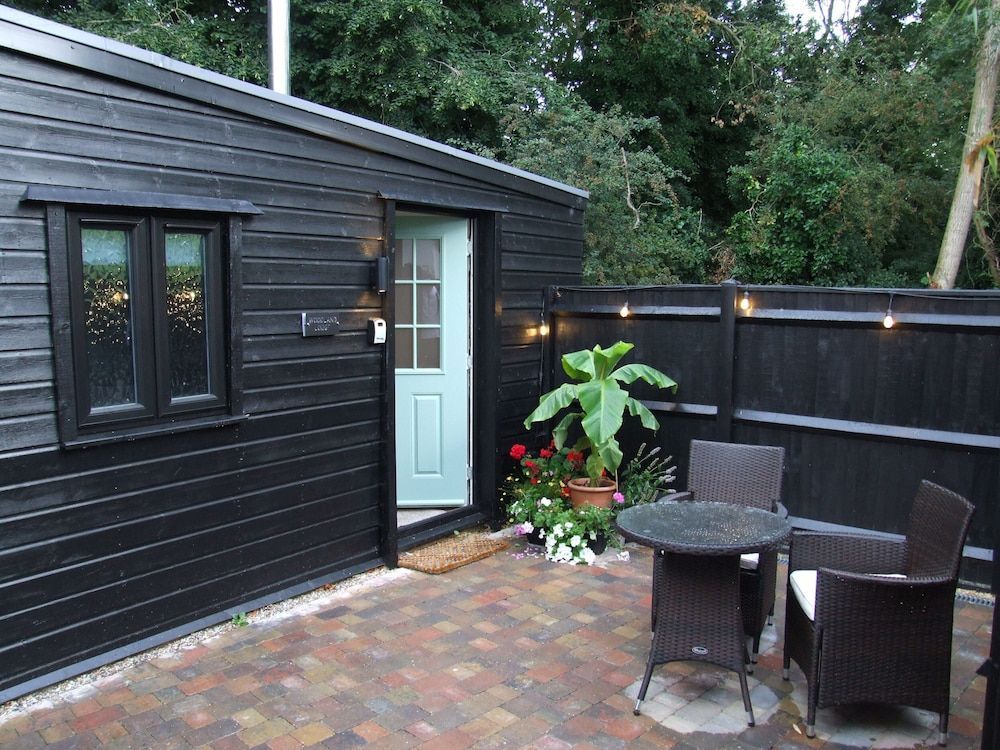 Charming Woodland Lodge 2 Person 1 Bedroom 1