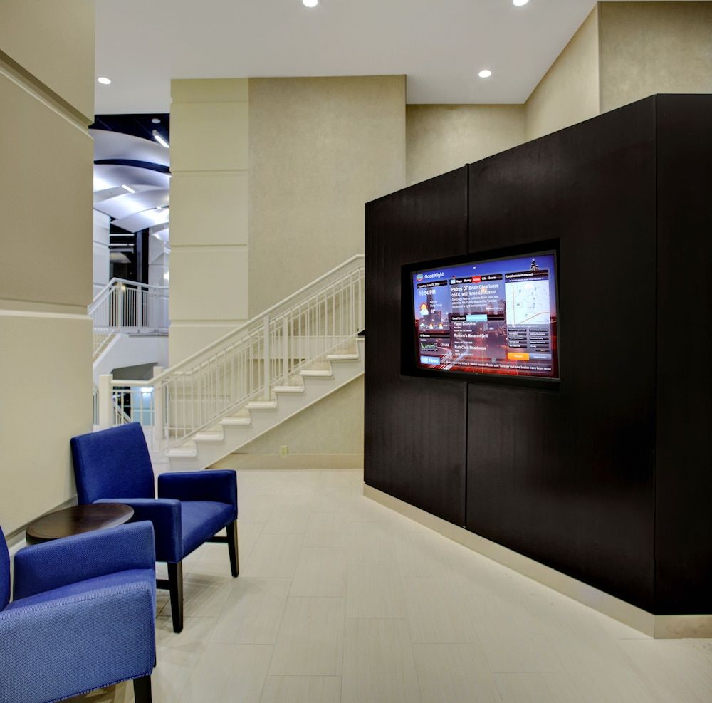 Courtyard by Marriott Columbus Downtown 2