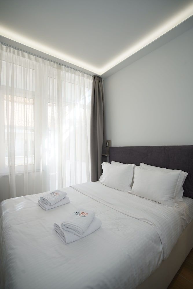 TiP - ToP Suites 1