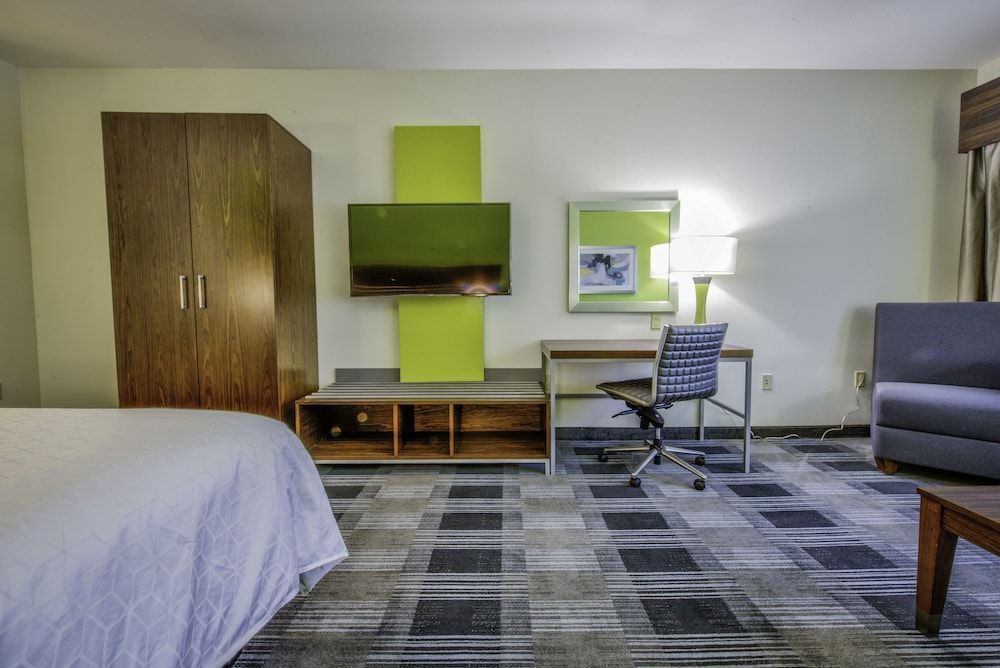 Holiday Inn Express & Suites DALLAS NW - FARMERS BRANCH by IHG 1