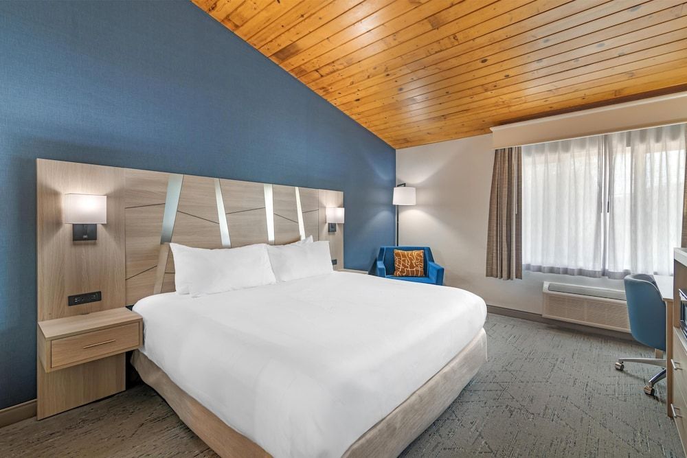 Best Western Plus, The Inn at Hampton 1