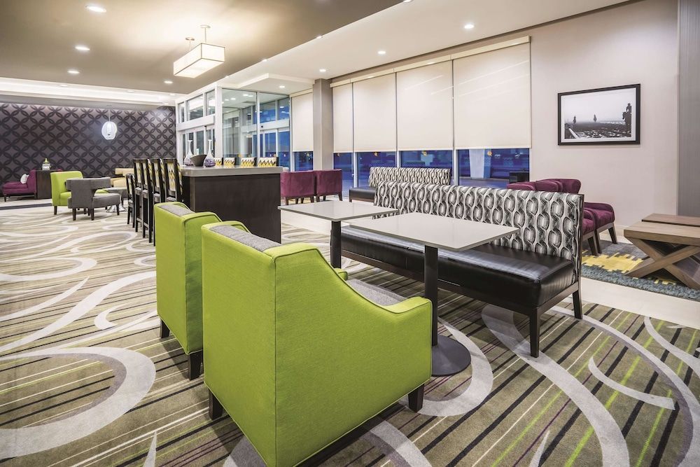 La Quinta Inn & Suites by Wyndham Clifton Park Saratoga Area 1749 Route 9 2